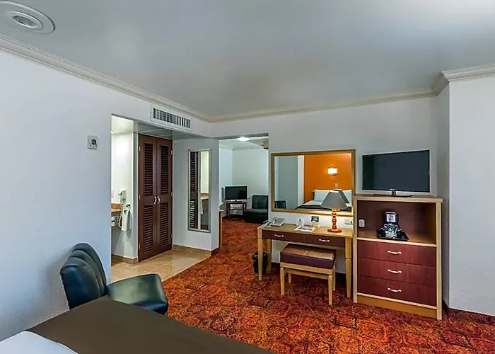 Estoril Hotel 3*